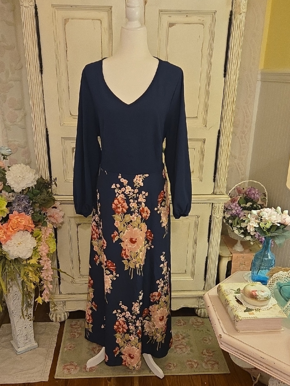 SHEIN Navy Floral V-Neck Long Sleeve Maxi Dress with Mauve Blooms